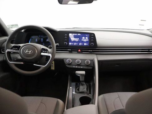 Used 2026 Hyundai Elantra SE FWD image 12
