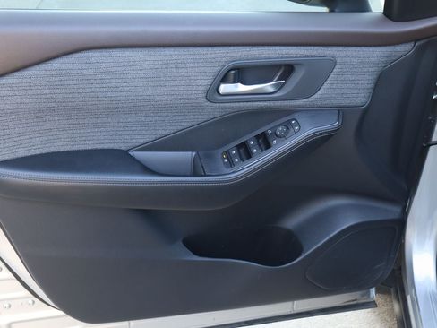 Used 2023 Nissan Rogue SV FWD image 19