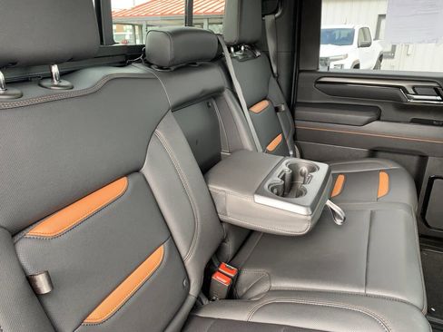 Used 2025 GMC Sierra 2500 AT4 image 27