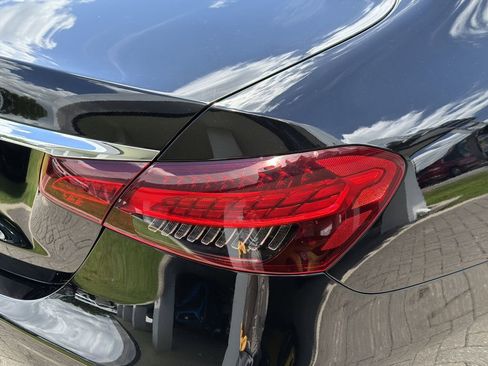 Used 2022 Mercedes-Benz E 350 Sedan image 9