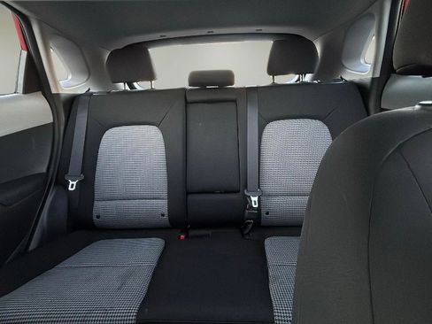 Used 2021 Hyundai Kona SE image 12