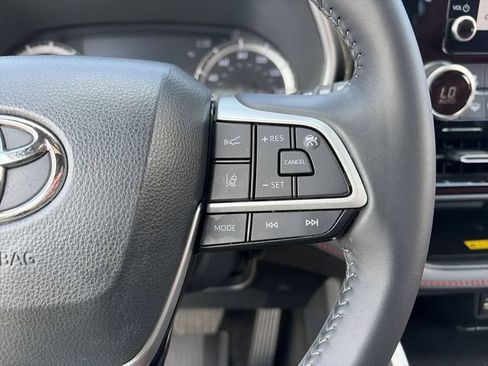 Used 2023 Toyota Highlander XSE AWD/4WD image 23