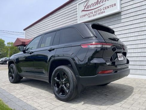 Used 2023 Jeep Grand Cherokee Limited w/ Black Appearance Package AWD/4WD image 7