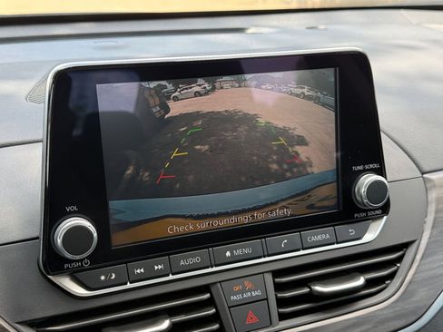 Used 2025 Nissan Altima 2.5 SV FWD image 24