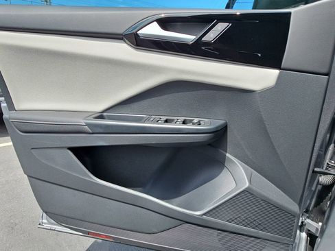 Certified 2025 Volkswagen Taos S FWD image 25