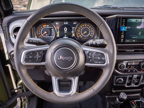 Used 2024 Jeep Wrangler Sahara image 14