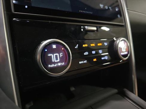 New 2026 Land Rover Discovery Limited Edition image 25