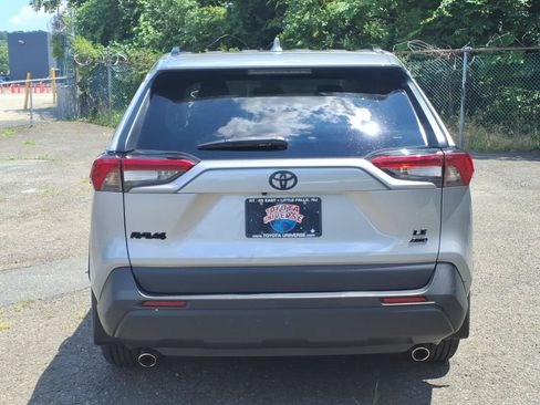 Used 2021 Toyota RAV4 LE w/ Carpet Mat Package (TMS) AWD/4WD image 5