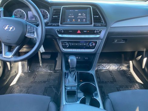 Used 2018 Hyundai Sonata SE FWD image 11