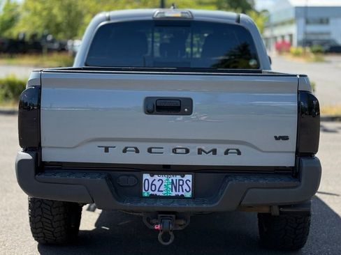 Used 2019 Toyota Tacoma TRD Off-Road AWD/4WD image 4