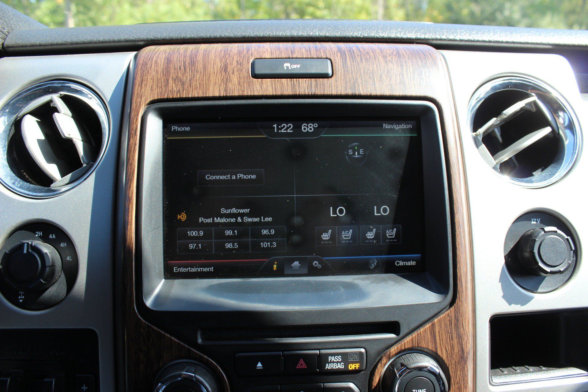 Used 2014 Ford F150 Lariat w/ Equipment Group 502A Luxury AWD/4WD image 27