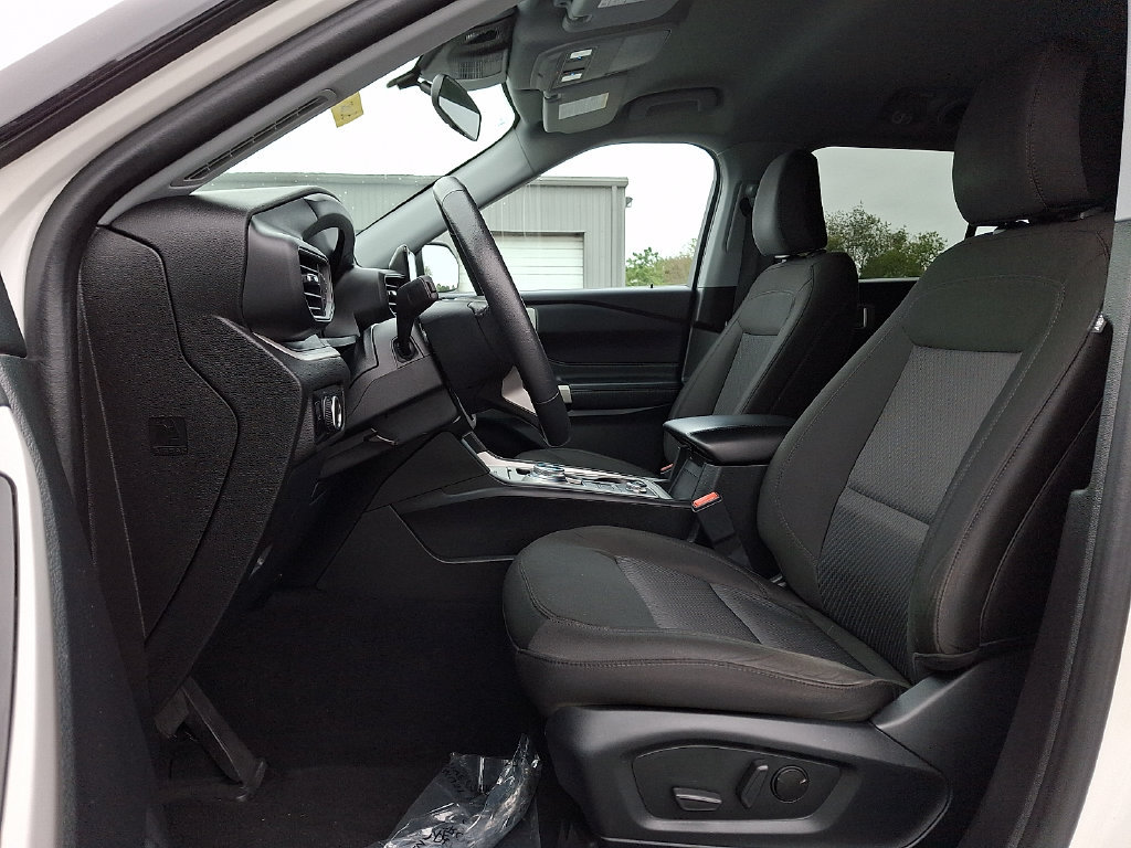 Used 2023 Ford Explorer XLT AWD/4WD image 14