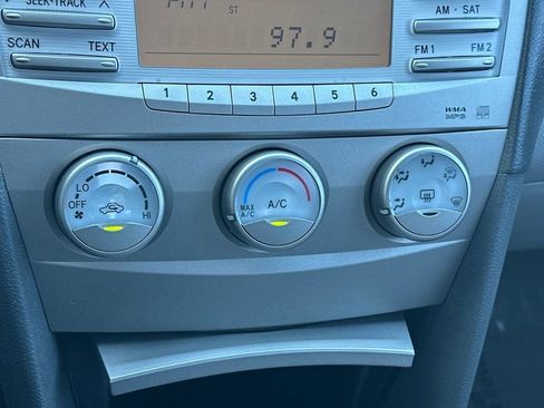 Used 2010 Toyota Camry LE image 18