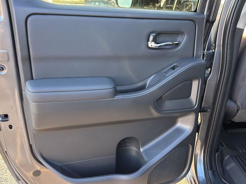 Used 2024 Nissan Frontier SV w/ SV Convenience Package image 15