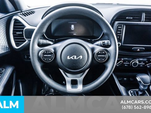 Used 2025 Kia Soul LX w/ LX Technology Package FWD image 19