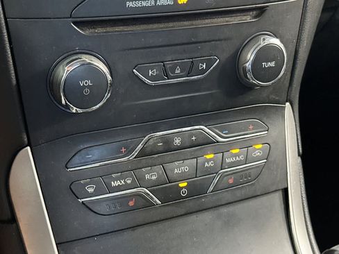 Used 2018 Ford Edge SEL w/ Equipment Group 201A FWD image 22