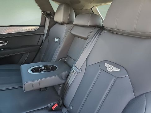New 2024 Bentley Bentayga image 29