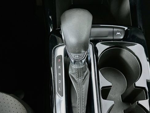 Used 2025 Chevrolet Trax LT FWD image 24