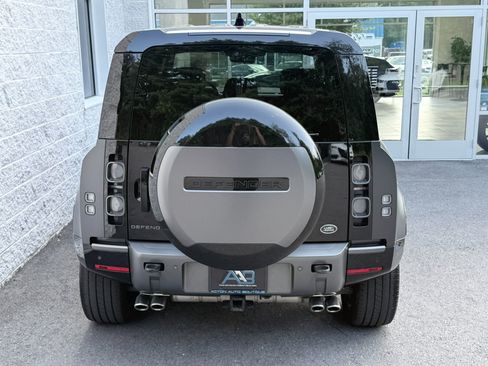 Used 2023 Land Rover Defender 110 AWD/4WD image 28