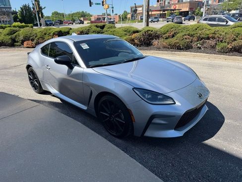 Used 2023 Toyota GR86 Premium w/ ALL Weather Mat Package (TMS) RWD image 3