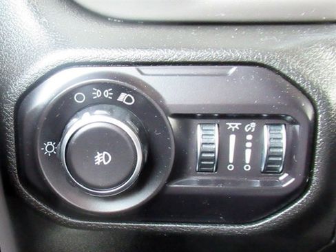 Used 2018 Jeep Wrangler Unlimited Sport image 27