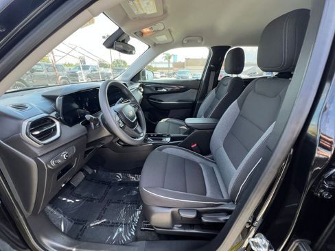 Used 2025 Chevrolet TrailBlazer LT FWD image 30