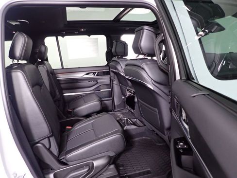 New 2026 Jeep Grand Wagoneer Summit AWD/4WD image 42
