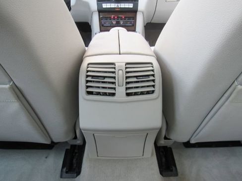 Used 2014 Mercedes-Benz E 350 Sedan image 27