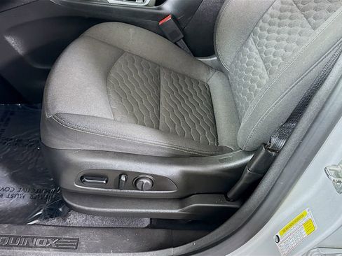 Used 2021 Chevrolet Equinox LT FWD image 22