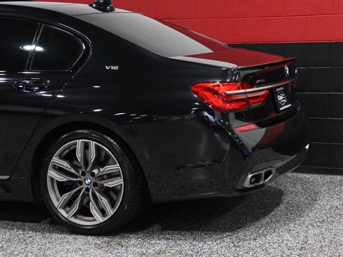 Used 2017 BMW M760i xDrive image 25