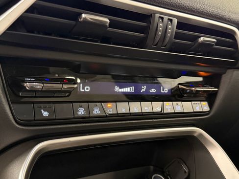 Used 2025 MAZDA CX-90 Plug-In Hybrid w/ Preferred AWD/4WD image 39