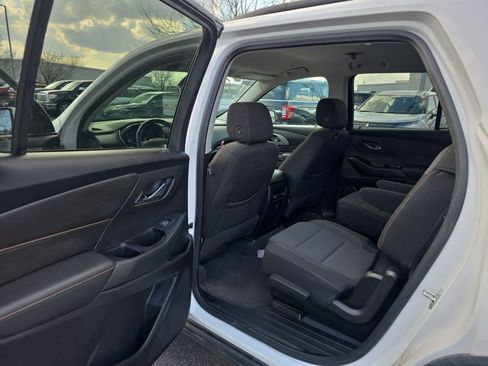 Used 2020 Chevrolet Traverse LT image 7