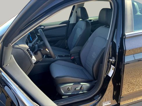 New 2026 Volkswagen Jetta SE FWD image 9