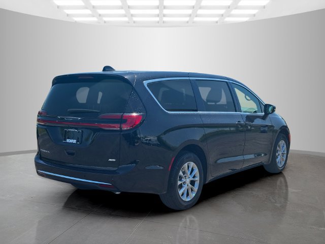 New 2027 Chrysler Pacifica Select w/ Family Tech Group AWD/4WD image 7