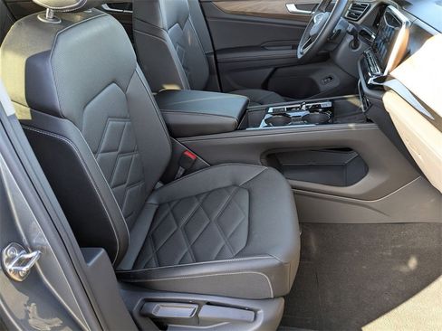 Used 2025 Volkswagen Atlas SE image 38