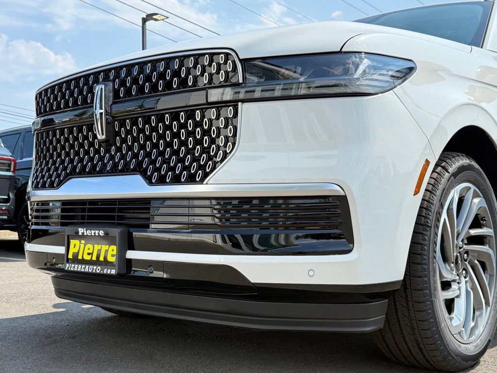New 2027 Lincoln Navigator Premiere AWD/4WD image 30