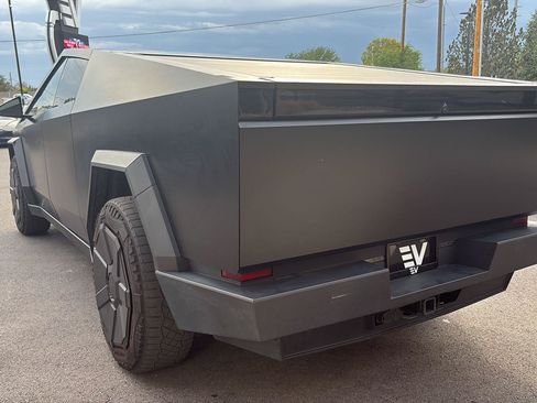 Used 2024 Tesla Cybertruck AWD Crew Cab image 6
