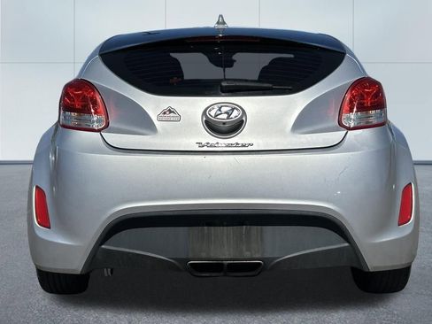 Used 2017 Hyundai Veloster Base image 4