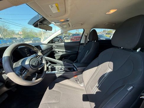 Used 2021 Hyundai Elantra SEL image 11