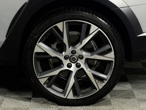 Used 2025 Volvo V90 B6 Cross Country Ultra w/ Climate Package AWD/4WD image 12