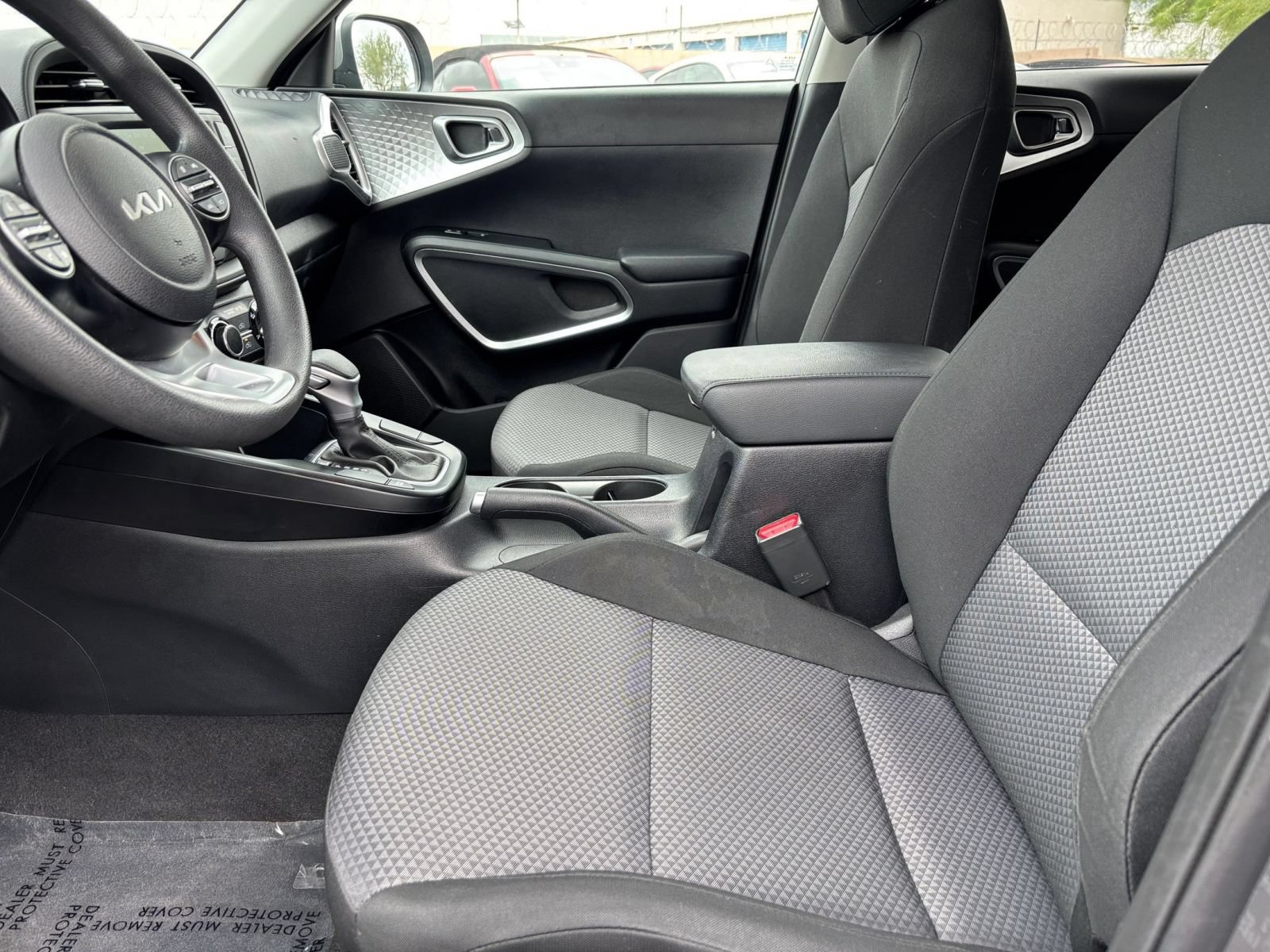 Used 2025 Kia Soul LX w/ LX Technology Package FWD image 24