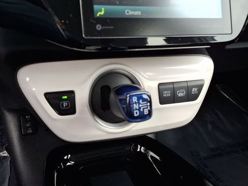 Used 2018 Toyota Prius Prime Premium image 16