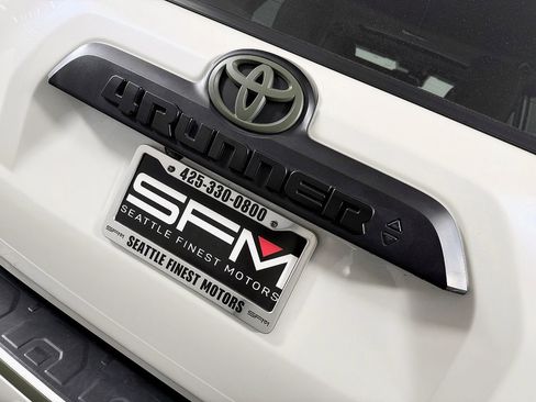 Used 2022 Toyota 4Runner Limited image 11