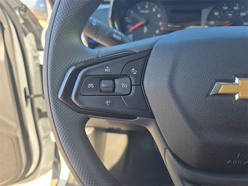 Used 2025 Chevrolet Trax LS image 17