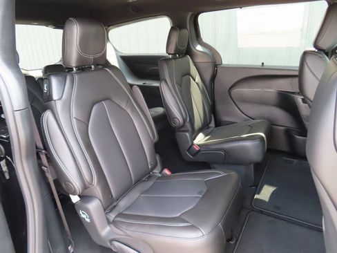 New 2026 Chrysler Pacifica Select image 26