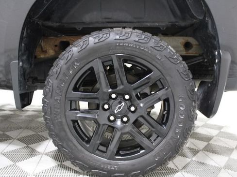 Used 2021 Chevrolet Silverado 1500 Custom Trail Boss w/ Midnight Edition AWD/4WD image 46