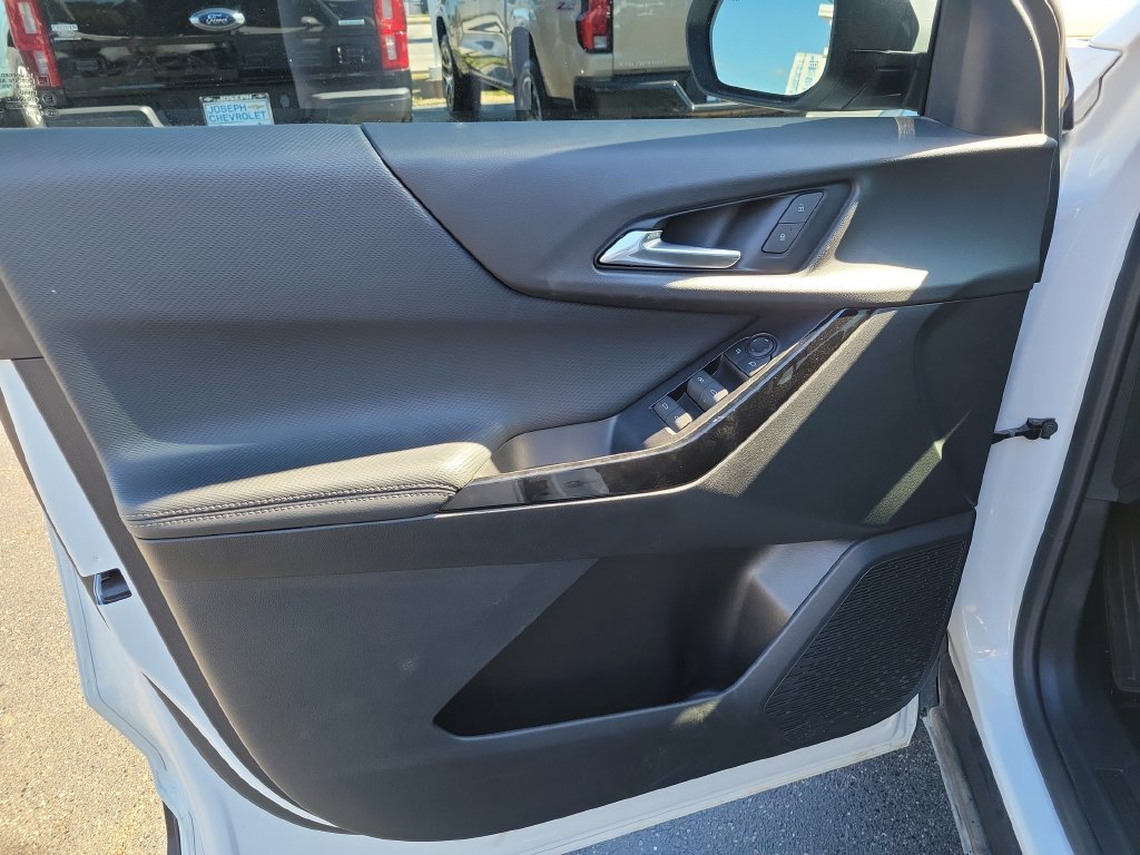 Used 2025 Chevrolet Equinox LT FWD image 20