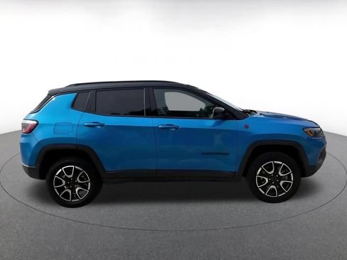 Used 2025 Jeep Compass Trailhawk AWD/4WD image 16