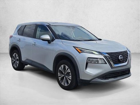 Used 2023 Nissan Rogue SV image 3