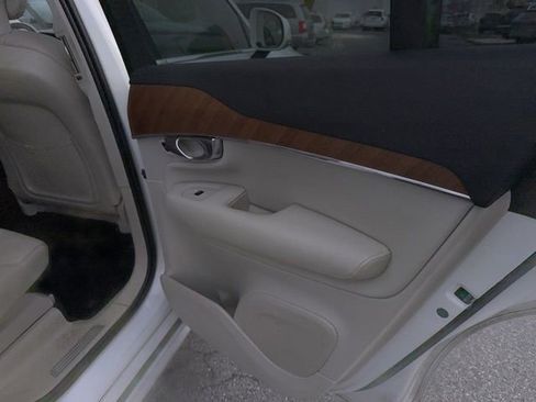 Used 2021 Volvo XC90 T6 Momentum image 8